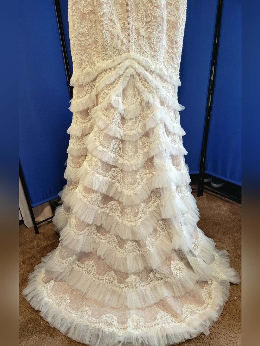 Elegant Lace Mermaid Evening Dress in Champagne - Picture 8 of 13